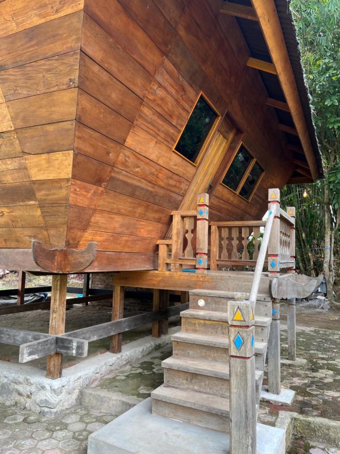 Para Para Cafe & Cottage Berastagi Bagian luar foto