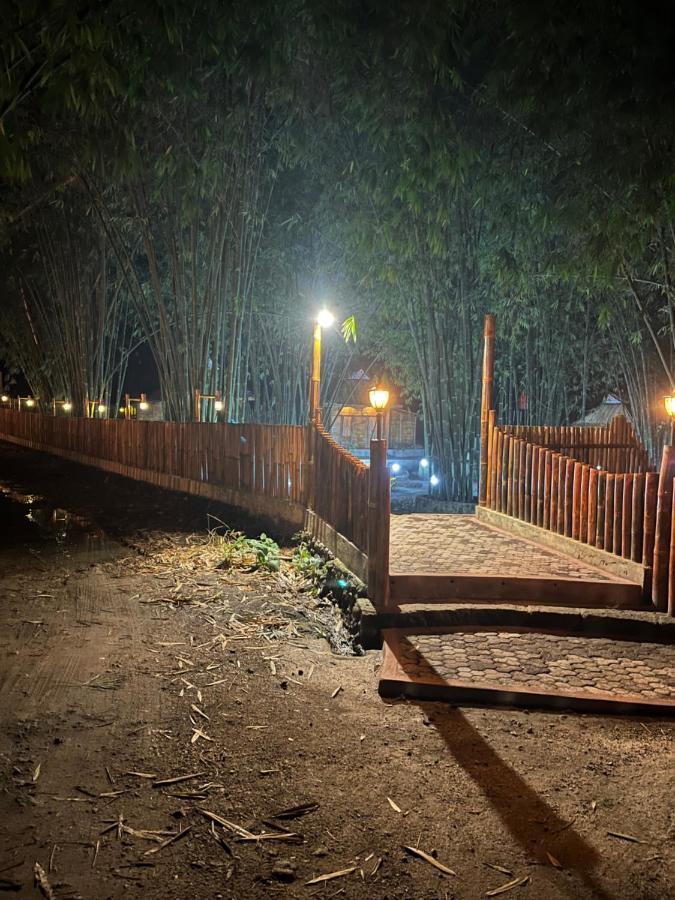 Para Para Cafe & Cottage Berastagi Bagian luar foto